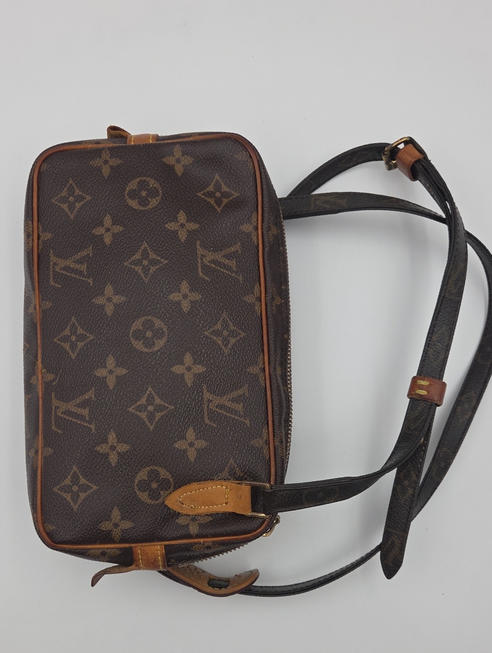 LOUIS VUITTON
Monogram Pochette Marly Bandouliere Crossbody..Authentic. - Picture 2 of 16